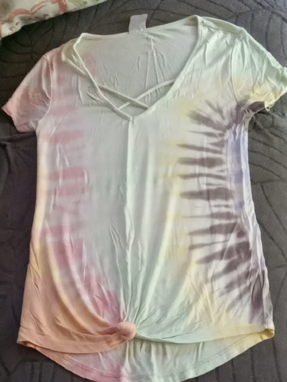 No Boundaries Pastel Tie-Dye V-Neck Short Sleeve Top with Front Knot